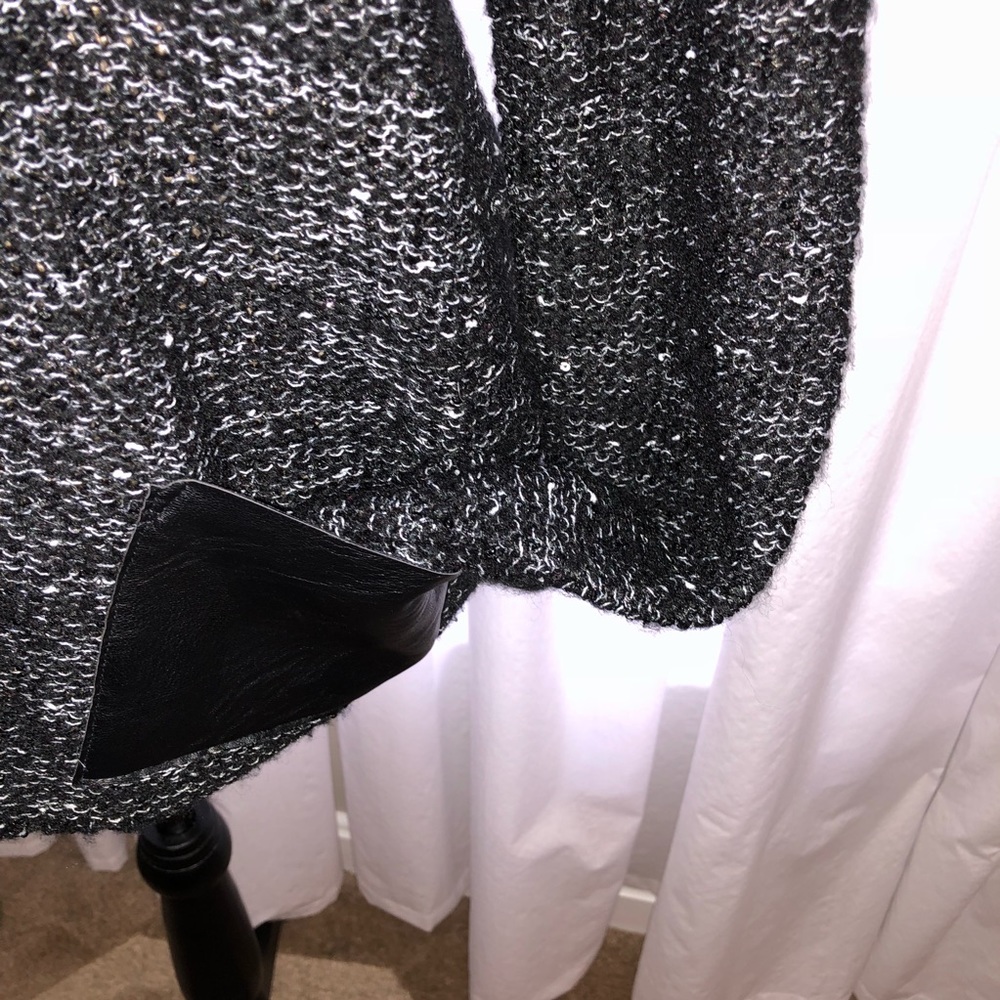 ♥️ Sweater - Picture 3 of 3